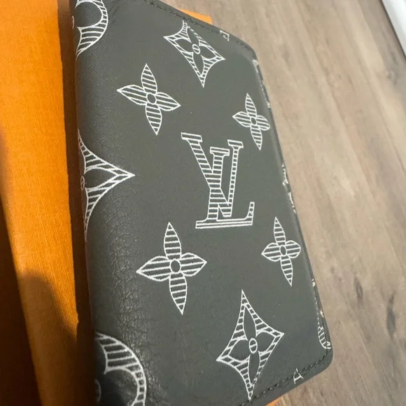 Louis Vuitton Khaki Pocket Organizer - Picture 4 of 6